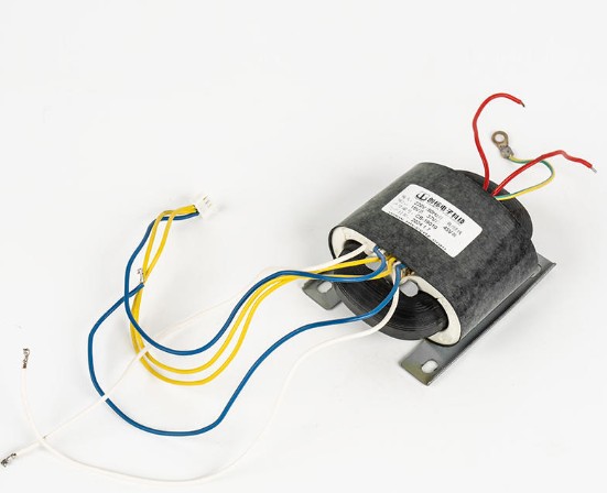 Mitä eroja on R-tyypin muuntajien ja perinteisten EI/toroidimuuntajien välillä?