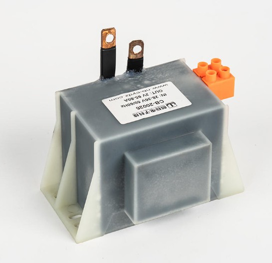 Mitkä ovat tärkeimmät suunnittelunäkökohdat R-Type-muuntajien lämmönpoistoon suuritiheyksisiin asennusympäristöihin?