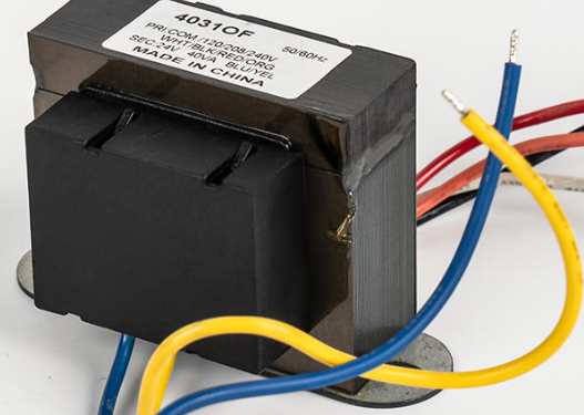 Onko normaalia, että matalataajuisen ilmastointilaitteen muuntaja kuumenee?