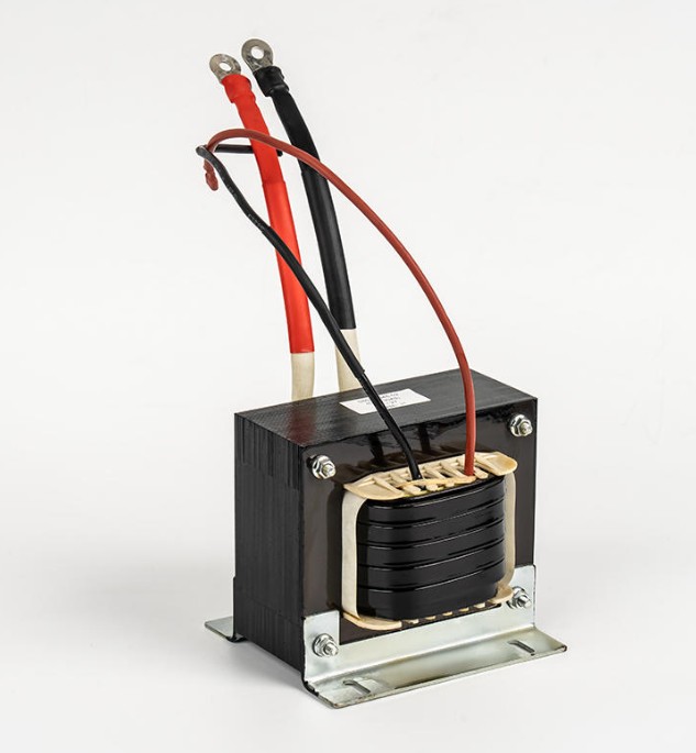 Mitä ilmiöitä ytimen kyllästyminen invertterimuuntajassa aiheuttaa?